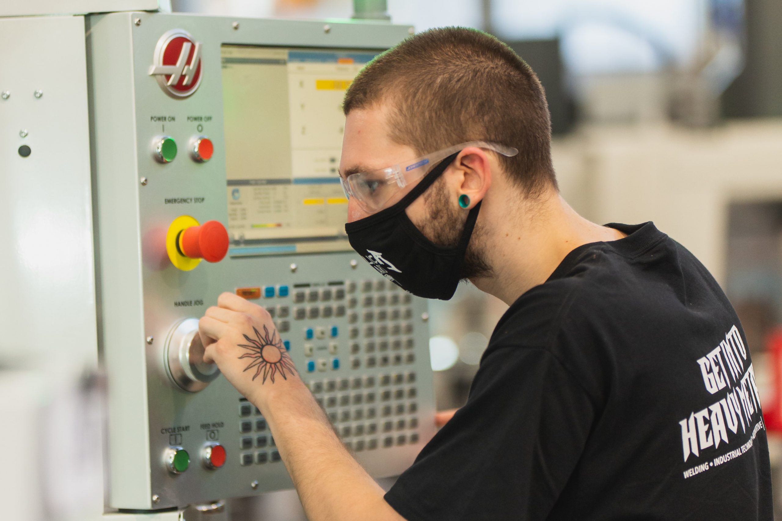 College Offers Free CNC Machine Operator Course