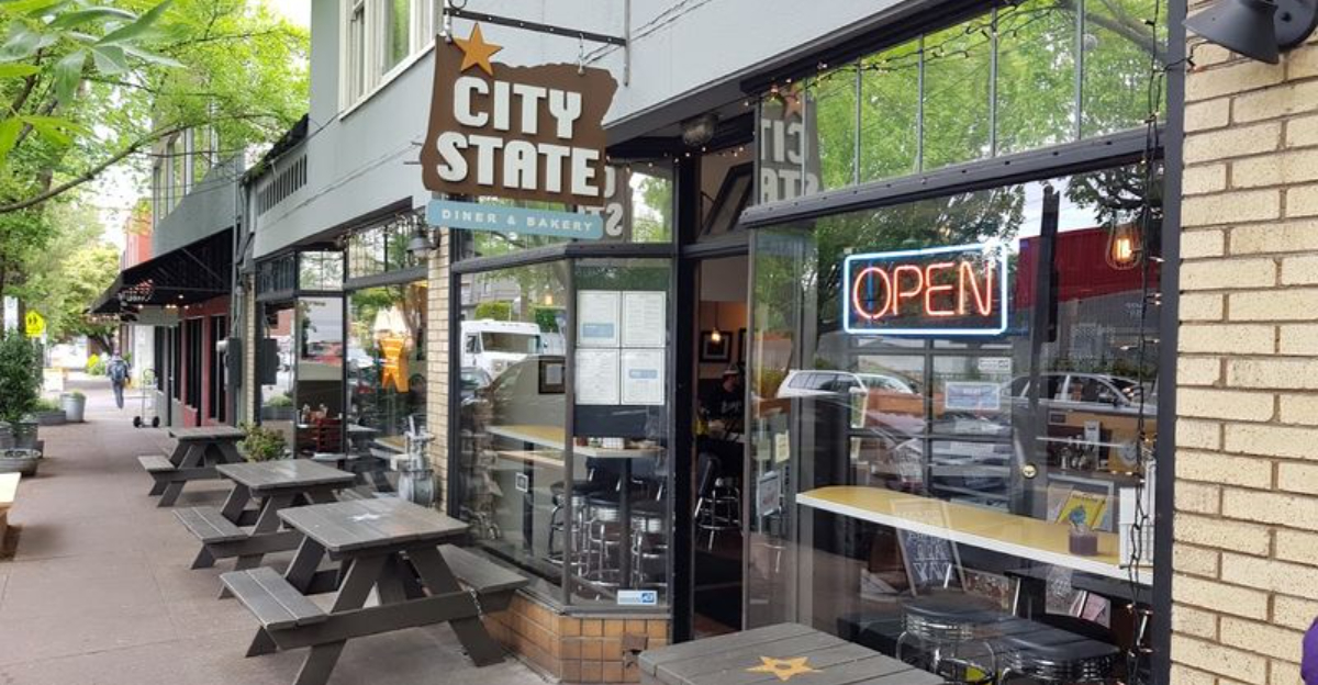 12 Oregon Comfort Food Diners Where Every Bite Feels Like Home