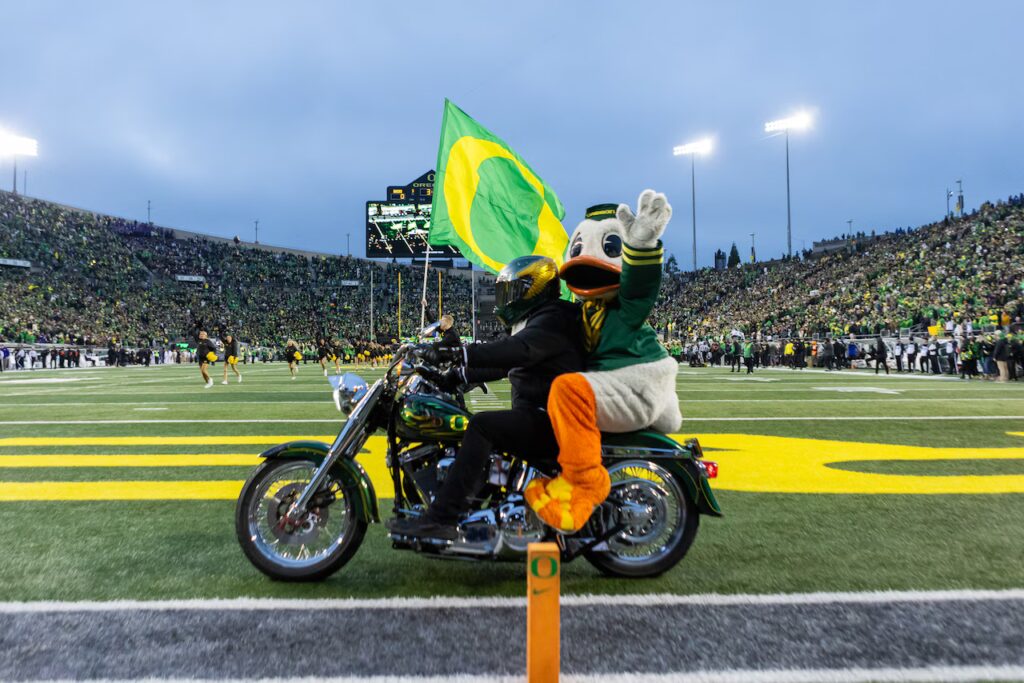 Watch: The Duck Mascot Loses Its Head Before Oregon’s Season Opener