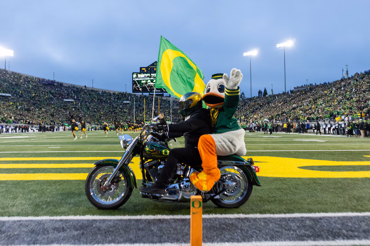 Watch: The Duck Mascot Loses Its Head Before Oregon’s Season Opener