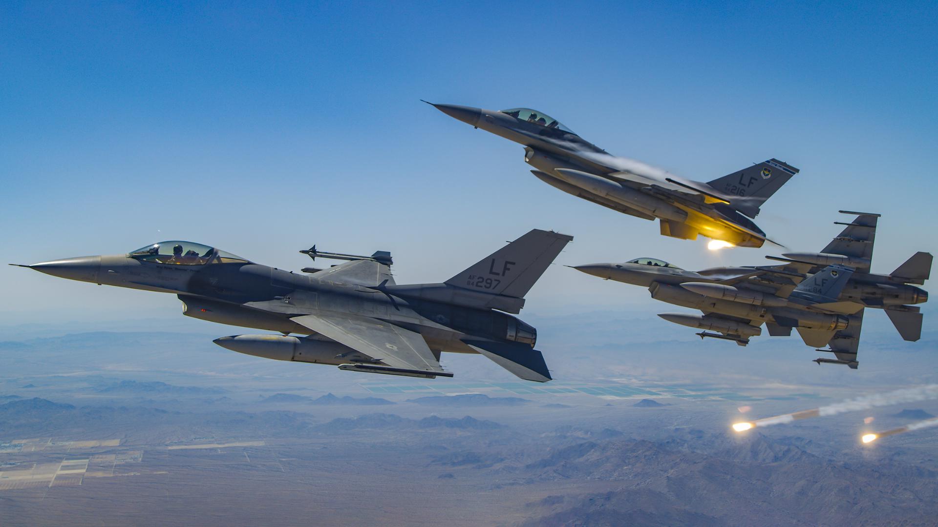 F-16 Vipers Arrive in Portland for Oregon International Air Show