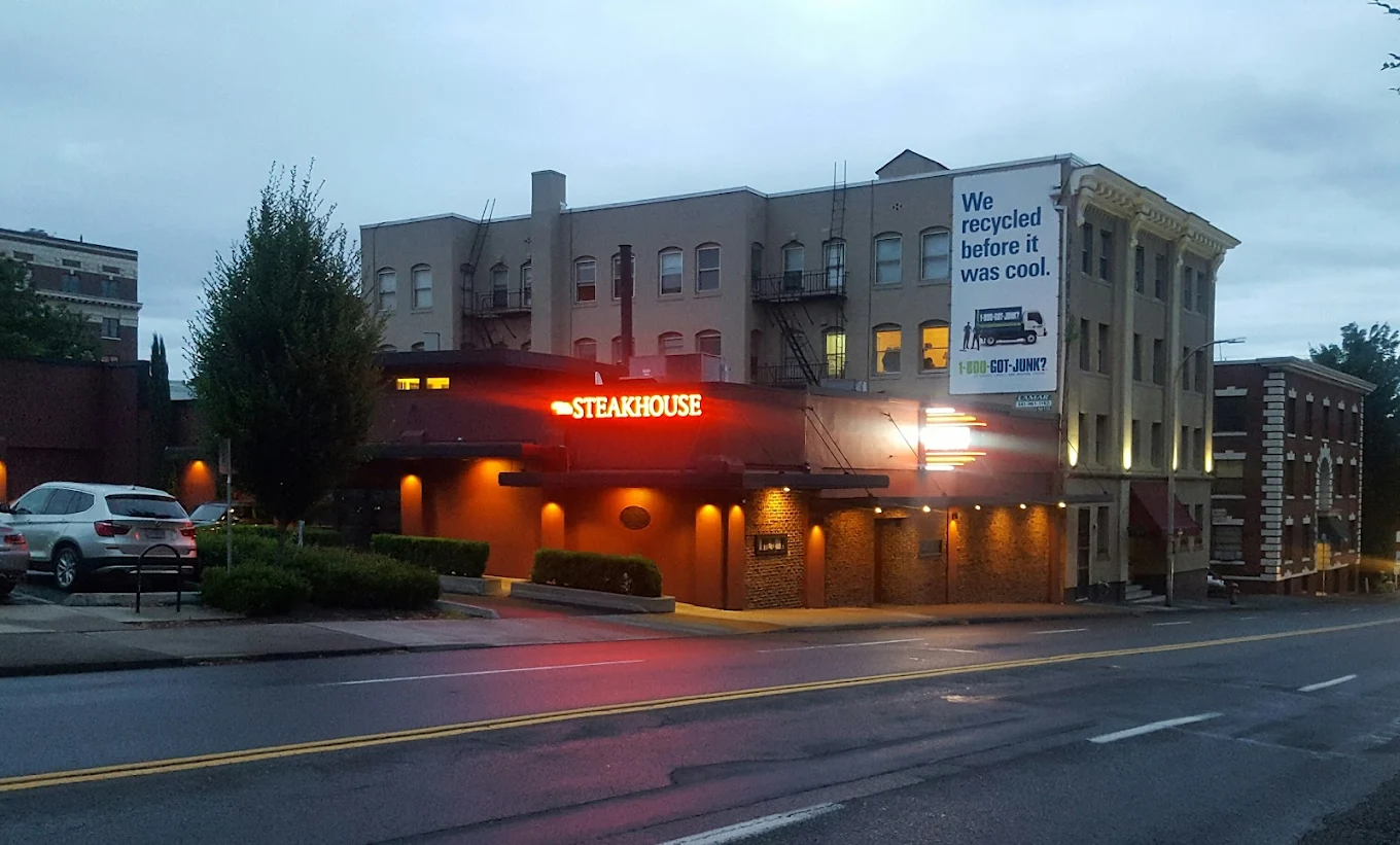 The Oregon Steakhouse That Could Rival Anything in Texas