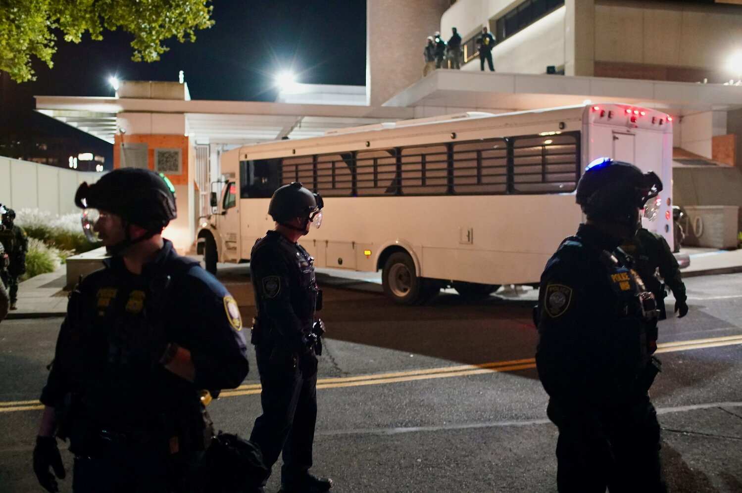 ICE Raids in Oregon: Families Terrified as Armed Agents Conduct Aggressive Arrests