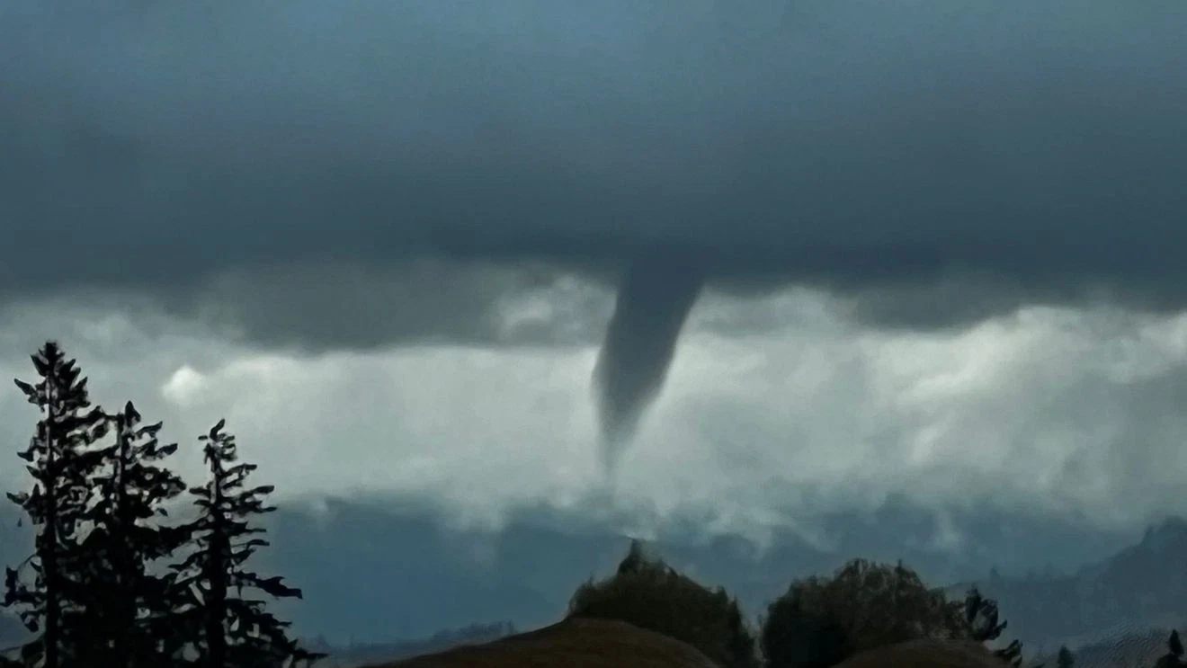Landspout Threat Prompts Weather Alert for Oregon City, West Linn, and Surrounding Areas